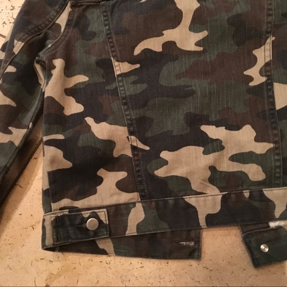 Girls small camo denim jacket - Picture 4 of 7